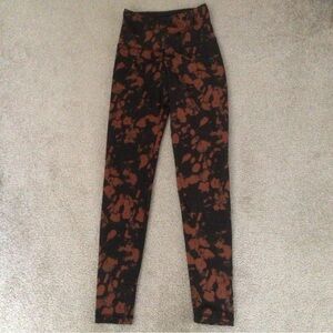 STRUT THIS PATTERNED ANKLE LEGGINGS SIZE SMALL- NWOT